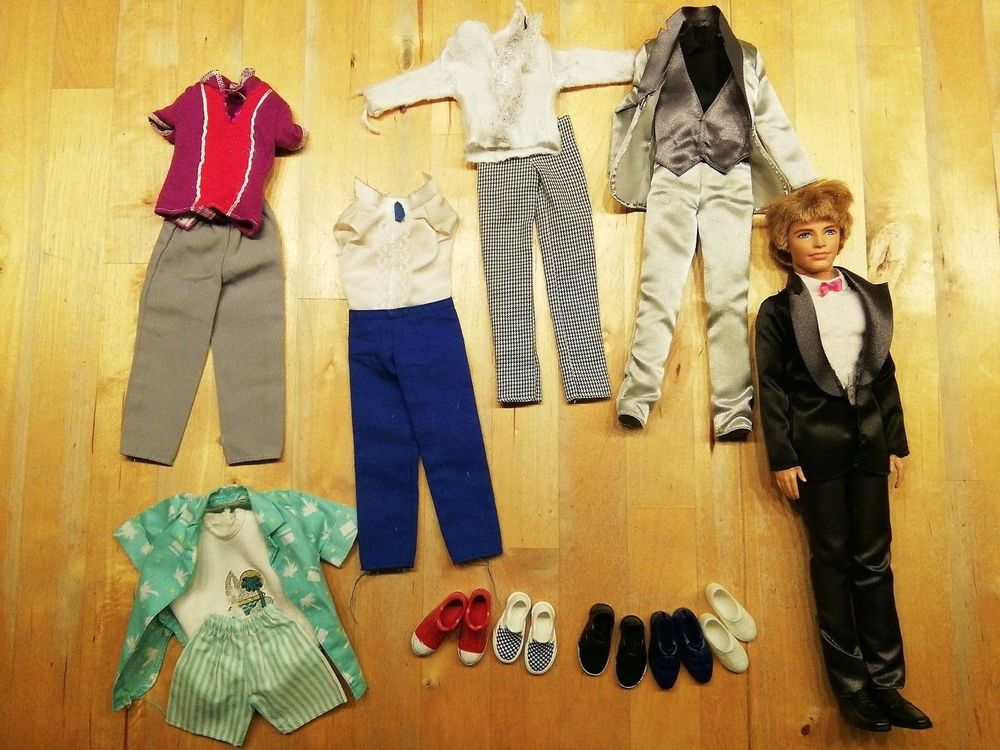 Oma/Großmutter Puppe Für Puppenhaus – Maßstab 1:12, Porzellan, Echtes Haar, Bewegliche Arme/Beine, Inkl. Ständer