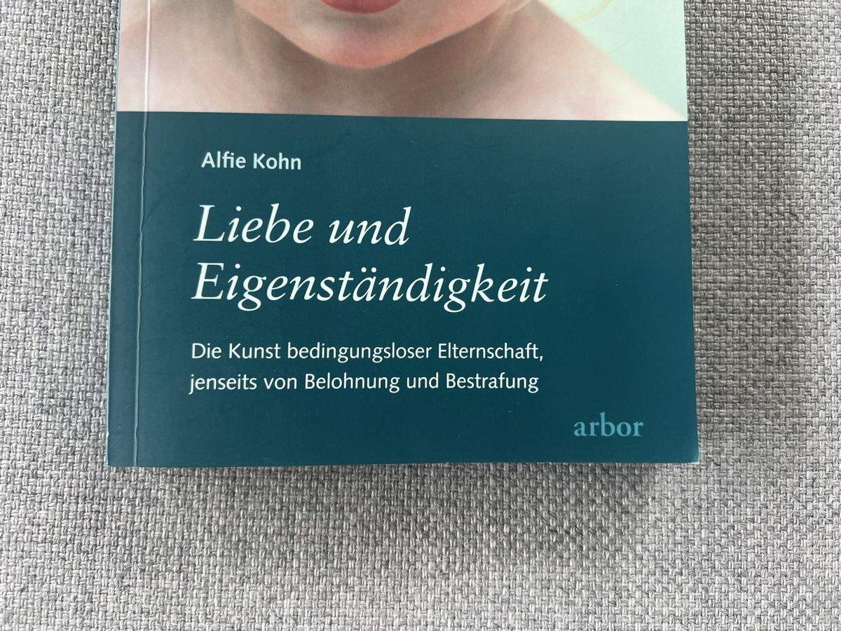 Libri: Buch Liebe und Eigenständigkeit von Alfie Kohn – Usato da Ennetbaden venduto da mapa05 1