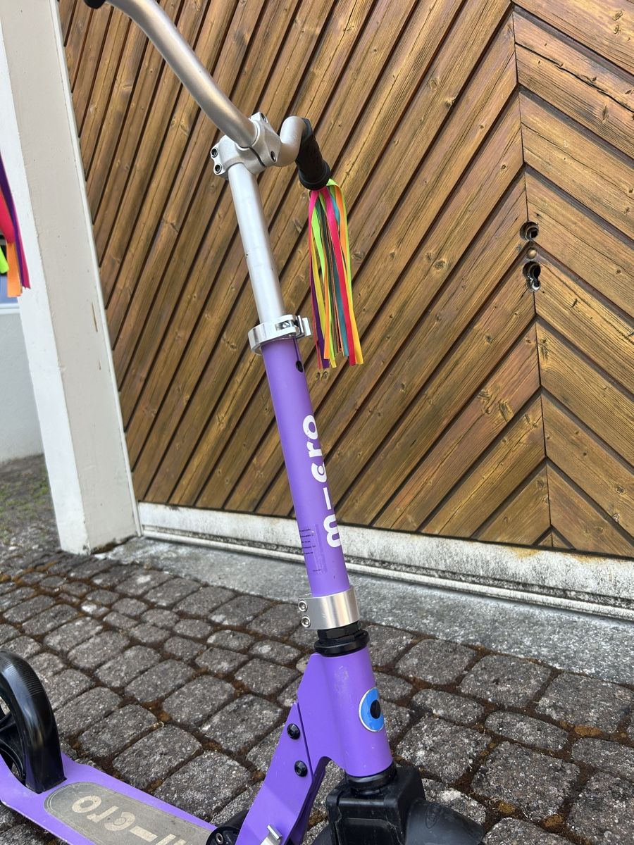 Micro Kickboard: Micro Scooter Violett mit Zötteli – Usato da Aegerten venduto da CeliKo