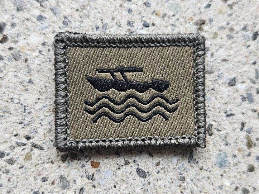 Schweizer Armee Placchette & Badge: *** Funktionsabzeichen Bootsschütze mit klett *** – Nuovo e nell'imballaggio originale da Riedholz venduto da fr_sIruP