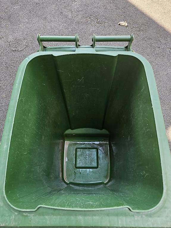 Sonstiges: Grüncontainer 220L mit repariertem Deckel – Gebraucht aus Frauenfeld von Neoncube 3