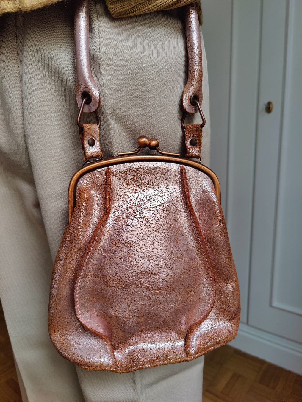 Max Mara Borse da donna: Max & Co. Bronze Metallic Frame Handbag, Party Chic – Usato da La Tour-de-Peilz venduto da dAutrefois 6