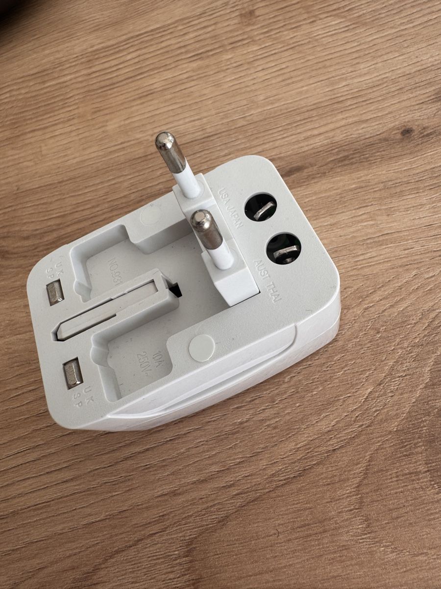 Unità & Adattatore: Universal Travel Adapter weiss – Usato da Niederbipp venduto da Bidhub 1
