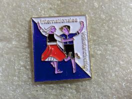 Ansteckpin 151: Volkstanzen