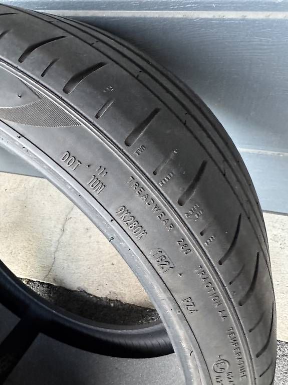 Pirelli Pneumatici & Ruote complete: Pirelli P Zero 235/35/20 Sommerferien – Usato da Illnau venduto da Finado 2