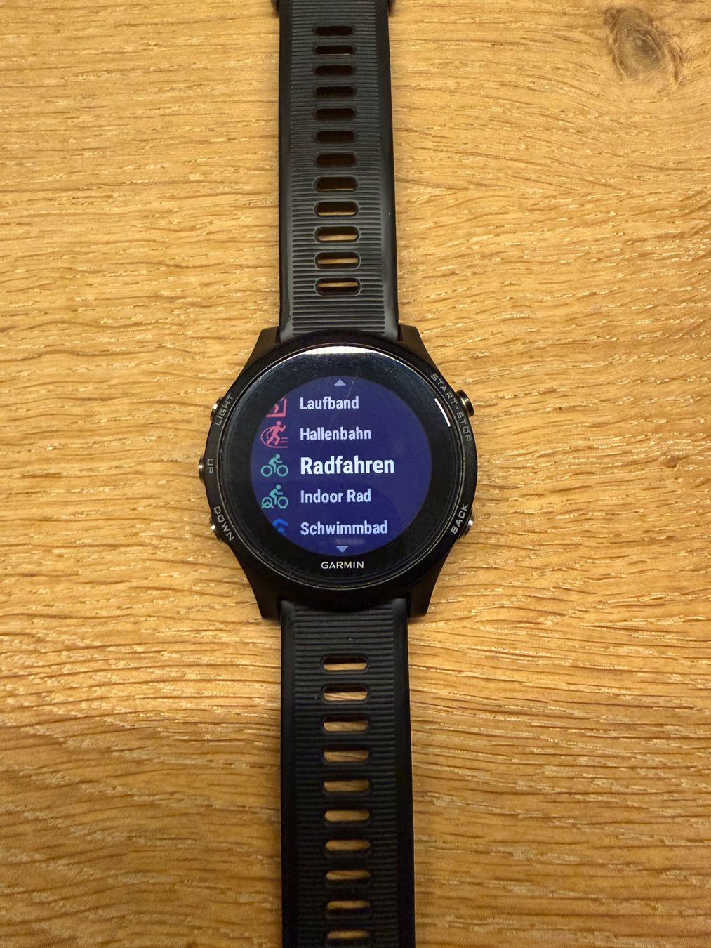 Garmin Smartwatch: Garmin Forerunner 935 GPS Uhr Originalverpackung/Ladekabel – Usato da Klingnau venduto da bap41 3