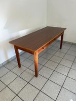 Pult mit zwei Schubladen