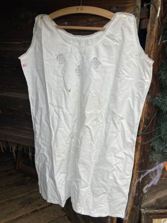 Chemise de nuit brodée BC Nachthemd antik