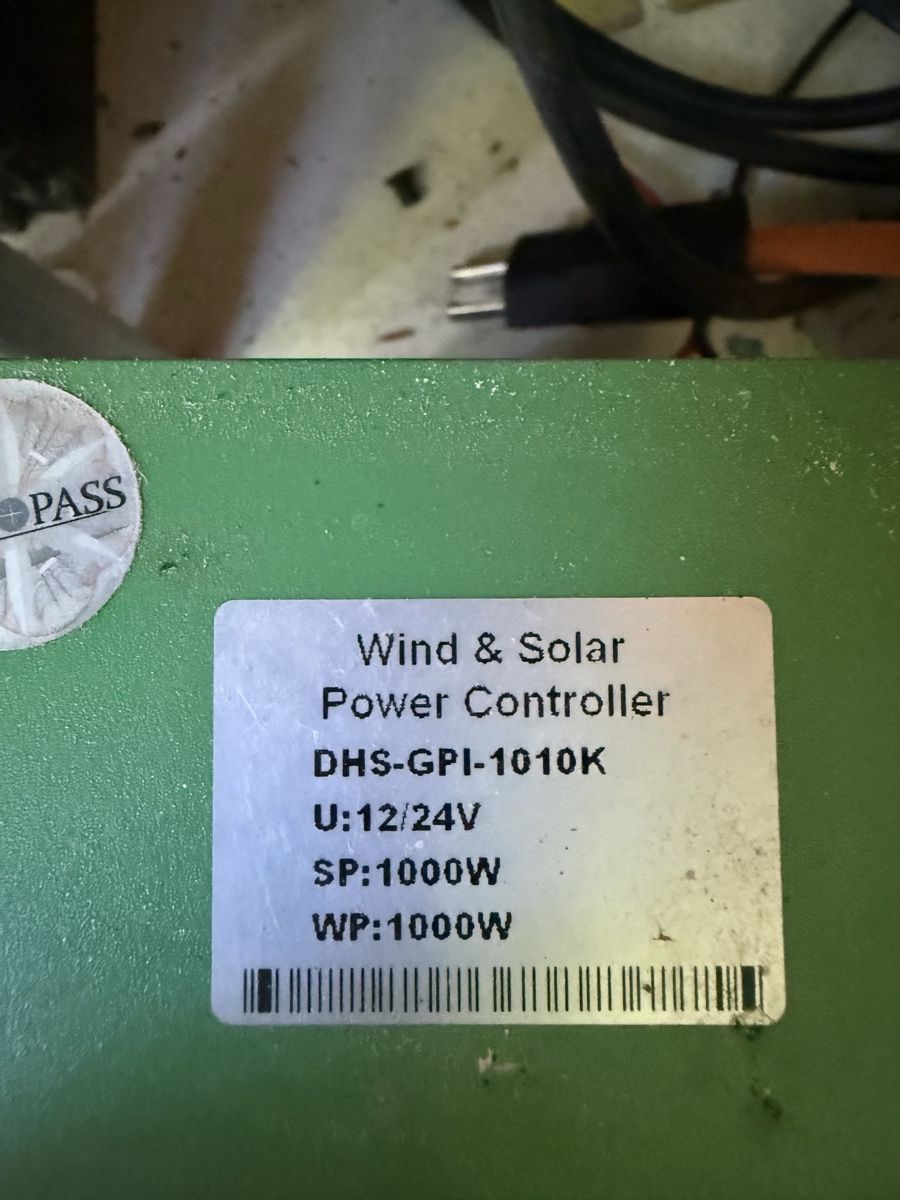 Dispositivi a energia solare: Autarke Hybrid-Solaranlage mit Windgenerator – Usato da Plagne venduto da dan711 7
