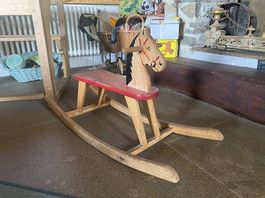 Cavallo a dondolo in legno