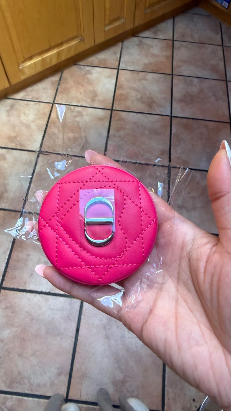 Make-up: Dior rose pink cannage-patterned makeup mirror, limited edit – Nuovo e nell'imballaggio originale da Chur venduto da Madeys 4