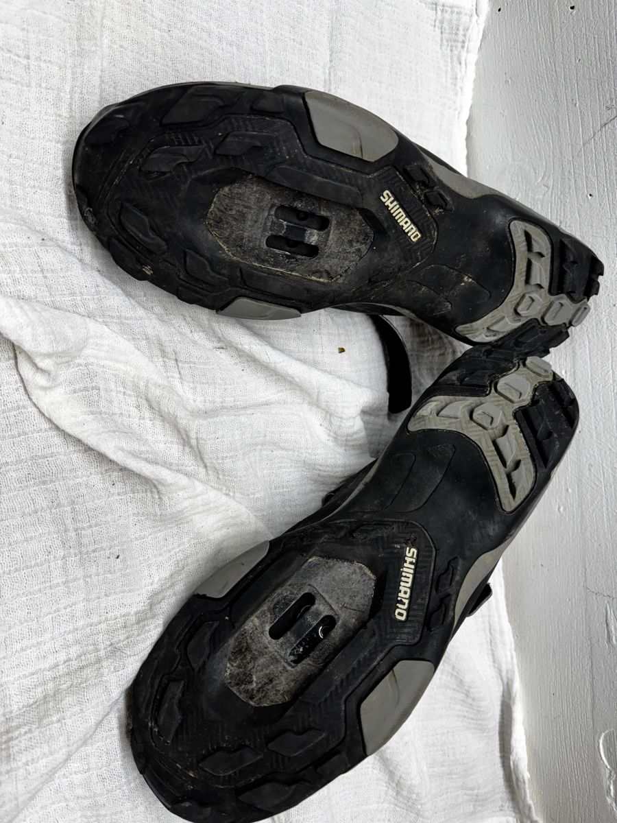 Scarpe da uomo: Chaussures de VTT Shimano. Taille 42  – Usato da Geneveys-Coffrane venduto da Llion 3