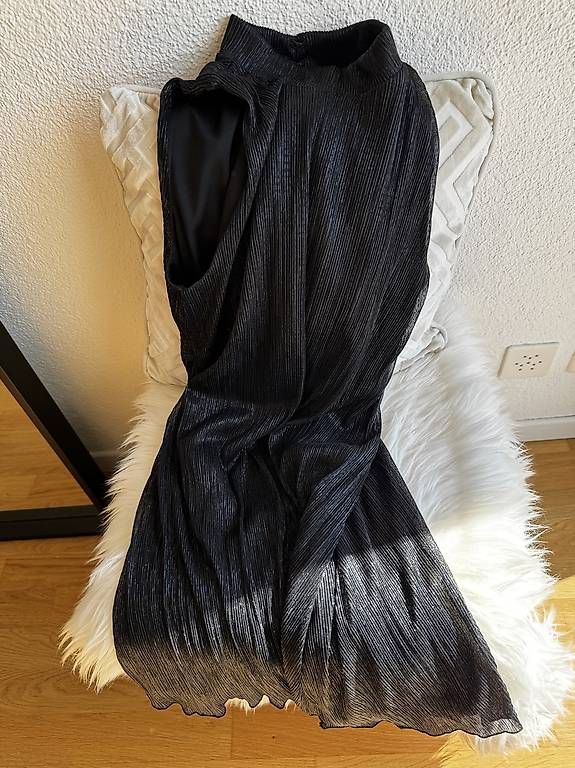 Vestiti: Kleid schwarz mit dezentem Glitzer – Usato da Dättwil AG venduto da Laurii88 4