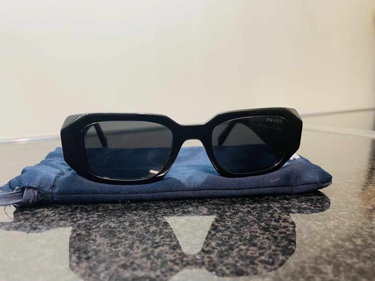 Prada Brillen & Gläser: Sonnenbrille PRADA SPR 17W Schwarz – Gebraucht aus Basel von Mb2