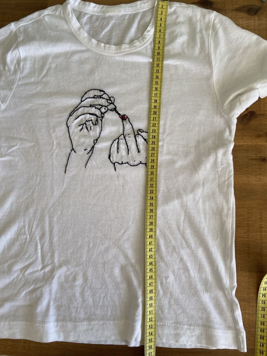 T-shirt: T- Shirt mit Stickerei – Usato da Dietlikon venduto da Luna77 2