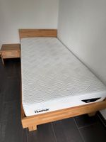 Neues Pfister Bett, Einlegerahmen by Bico und Nachttischchen
