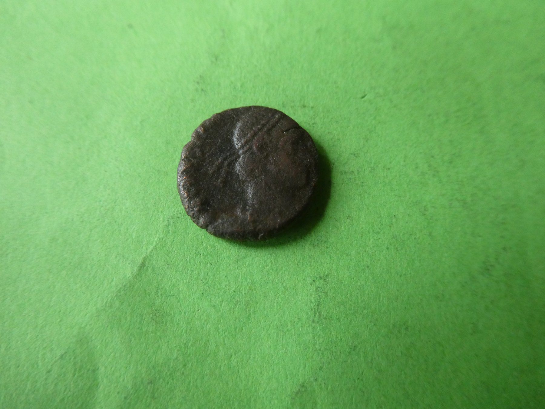 Alle Münzen: uralte Bronzemünze 14 mm     2.11 g – Gebraucht aus Hinterforst von Rohusri