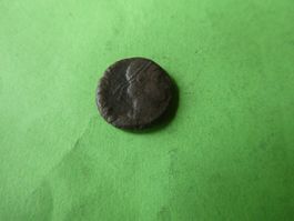 uralte Bronzemünze 14 mm     2.11 g