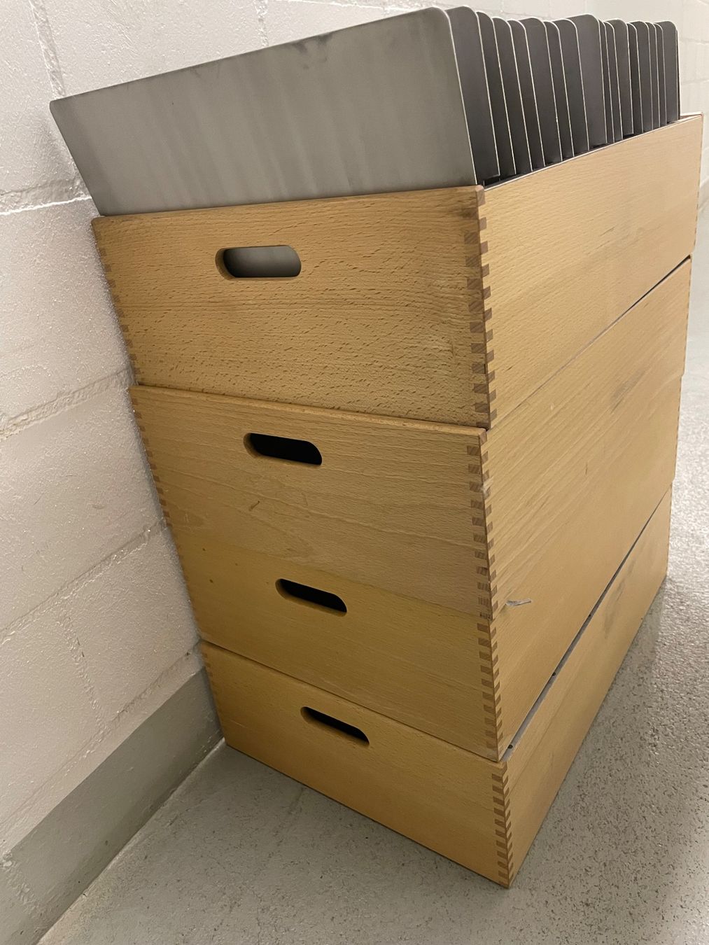 Sistemi di archiviazione: Karteikasten Holz A4 quer mit Stellplatte – Usato da Bremgarten AG venduto da Joejoe 2