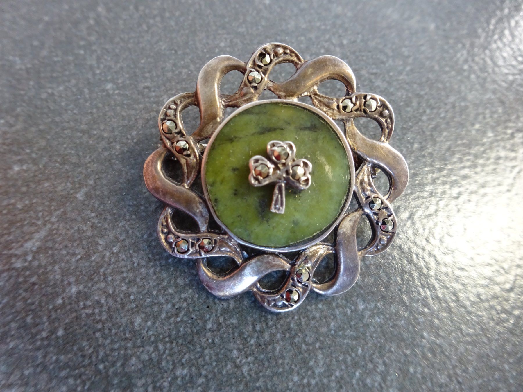 Spille & Fermagli: Irish Keltisch Brosche / Jade Shamrock Irland – Usato da Oetwil am See venduto da Senegal 2