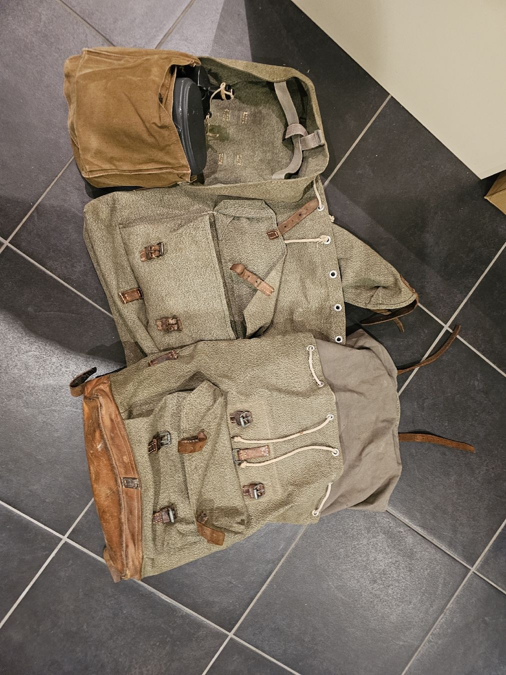Schweizer Armee Zaini: Armee Rucksack Set – Usato da Dussnang venduto da mech30