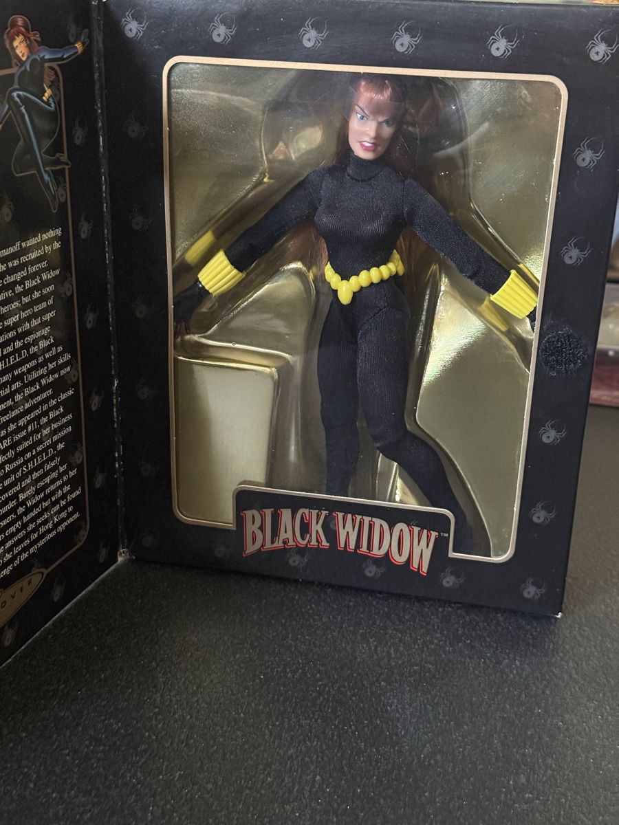 Marvel Statuette: Marvel - Famous Cover - Black Widow 1998 – Nuovo (secondo la descrizione) da Uvrier venduto da sauma85 7