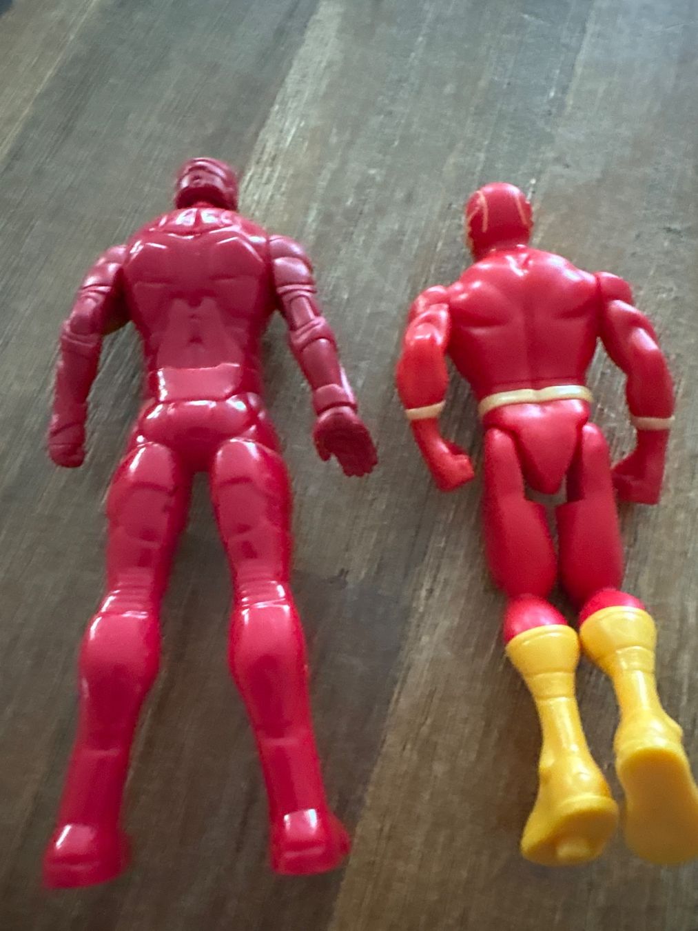 Giocattoli: 2 Superhelden Figuren – Usato da Schübelbach venduto da S1CH 1