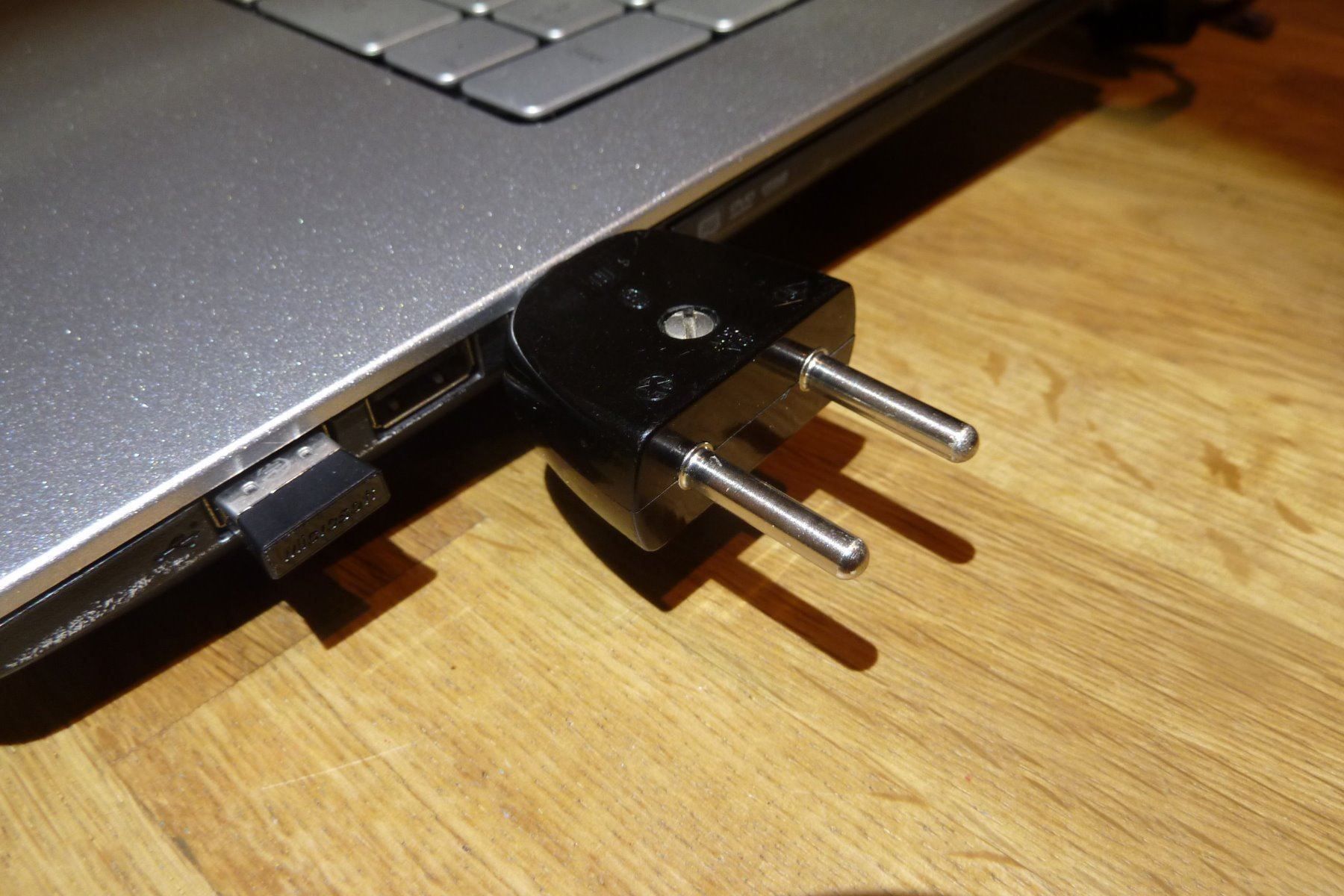 USB Sticks: USB Stick im Retro 2Pol Bakelit handmade – Neu (gemäss Beschreibung) aus Hochfelden von swissice 8