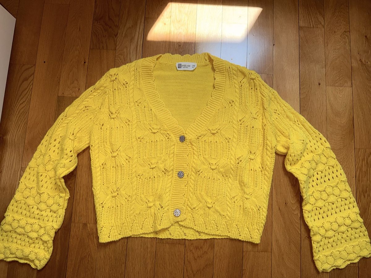 T-shirt: Yellow Cardigan knitted button front bell sleeve – Usato da Biel/Bienne venduto da brr_2wky 2