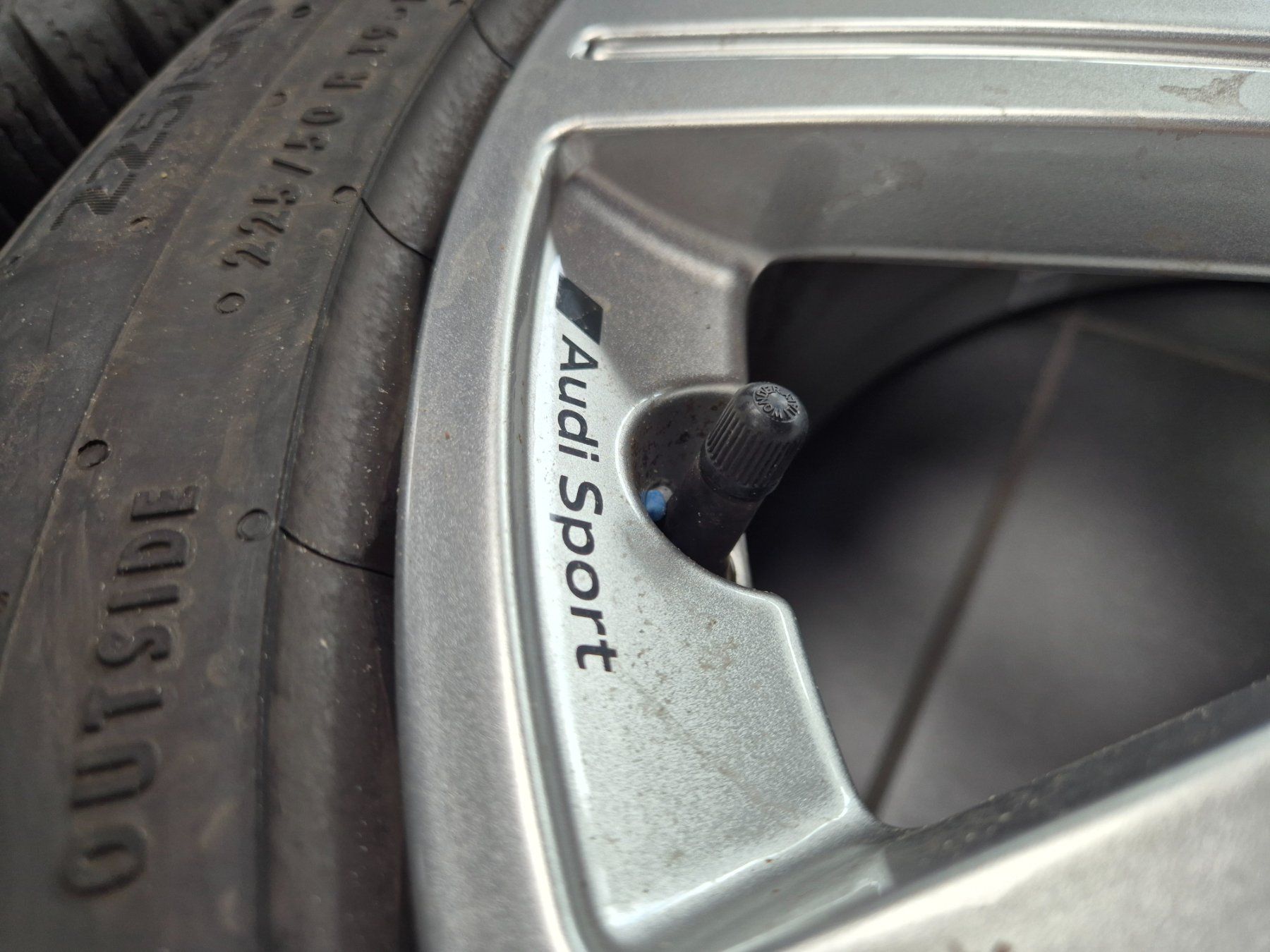 Audi Pneumatici & Ruote complete: Winterräder 19" Audi RSQ3 – Usato da Winterthur venduto da WEWi-Ersatzteile 2