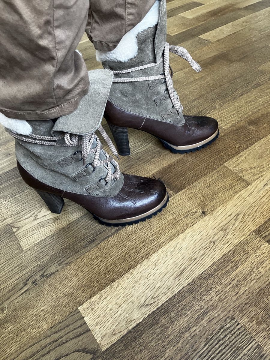 Scarpe da donna: Italienische Stiefel mit Absatz Gr. 39 – Usato da Arni AG venduto da Pfidi7