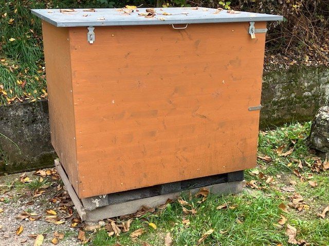 Tränken & Tröge: Wassertank 1000 L mit Holzverkleidung Abschliessbar – Gebraucht aus Steffisburg von fra_xm5c 1