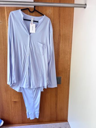 Pyjama HANRO L neu