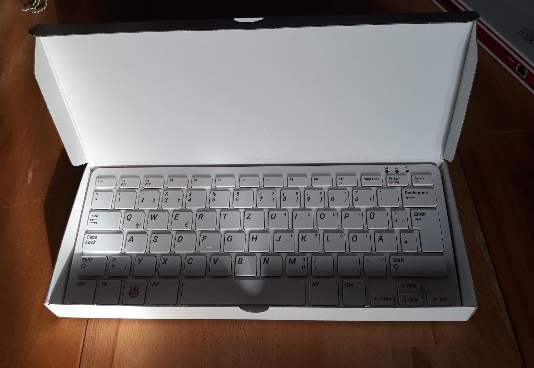 Raspberry Pi PC: Raspberry Pi 400 DE – Nuovo e nell'imballaggio originale da Berikon venduto da 10rltuefm 3