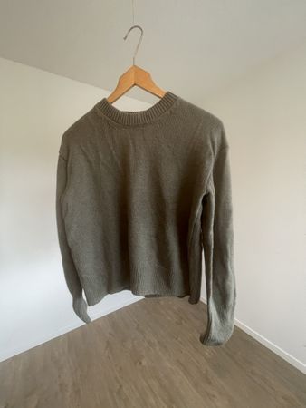 Kaki pullover Größe S     100% Wolle