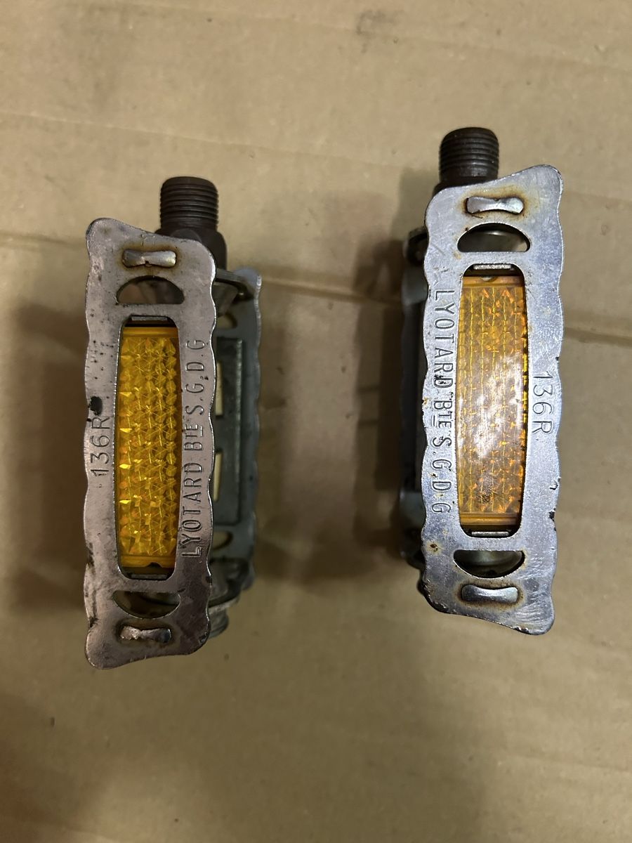Pezzi di ricambio: pedal retro – Usato da Egerkingen venduto da G1970B 1