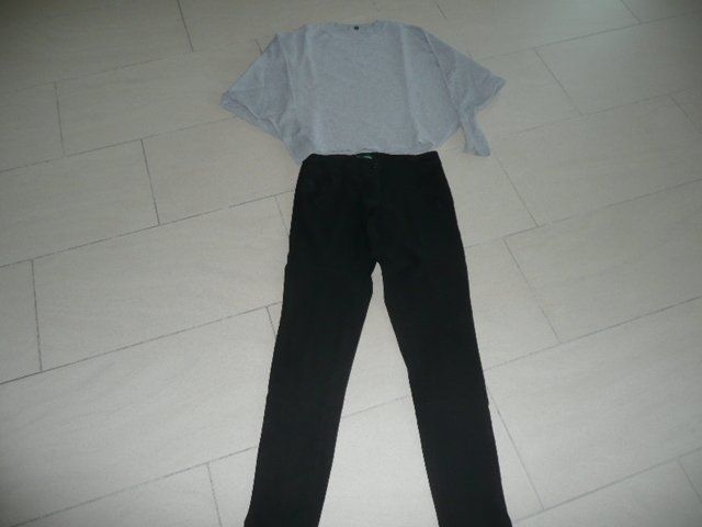 Lots de vêtements: Hose schwarz / Pullover grau Kleiderset – D'occasion à Zug par falama