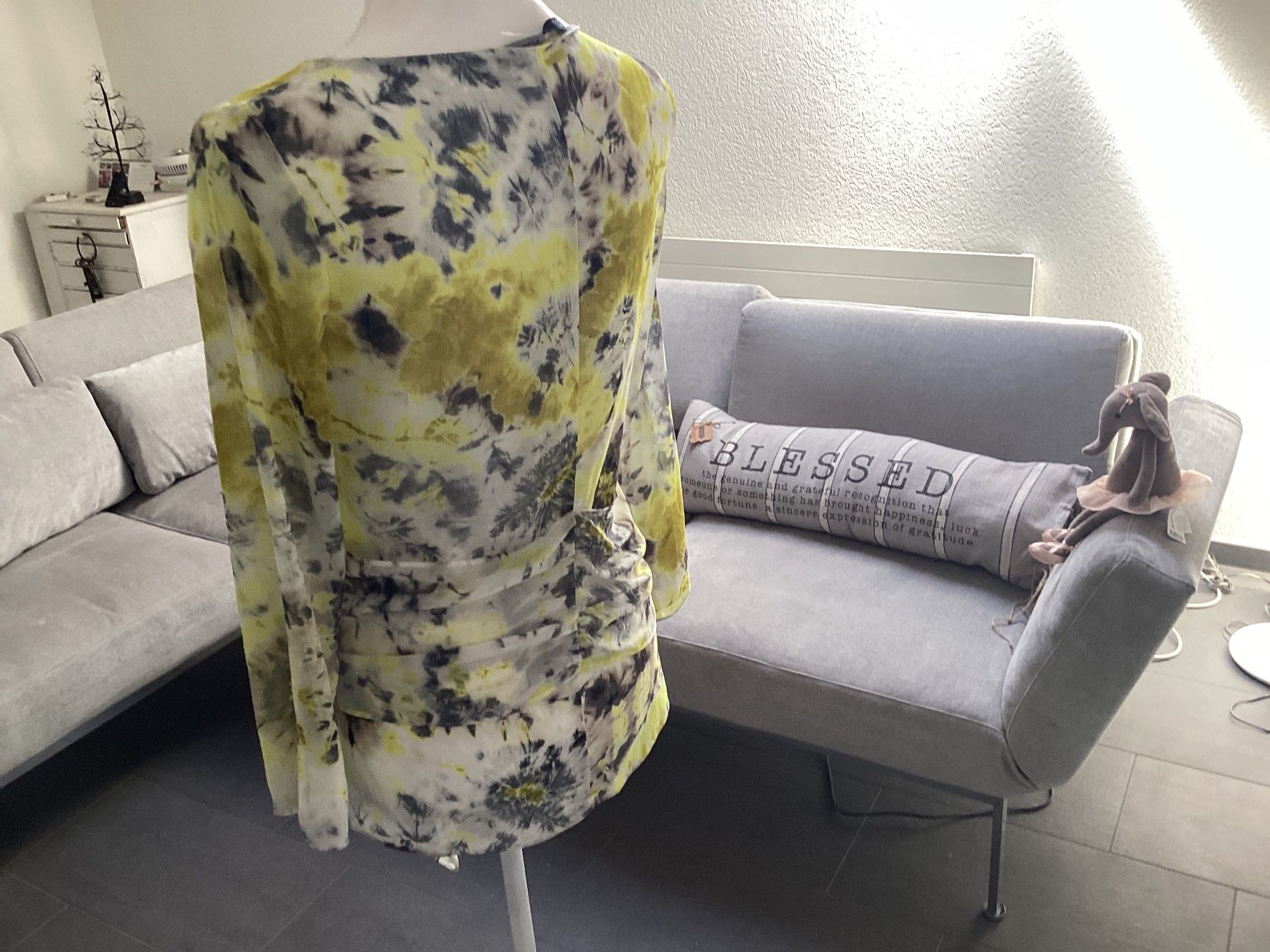 Zara Blusen: Zara Basic Bluse sehr schön Damen Batikmuster Gr. S – Gebraucht aus Homberg b. Thun von Homata 2