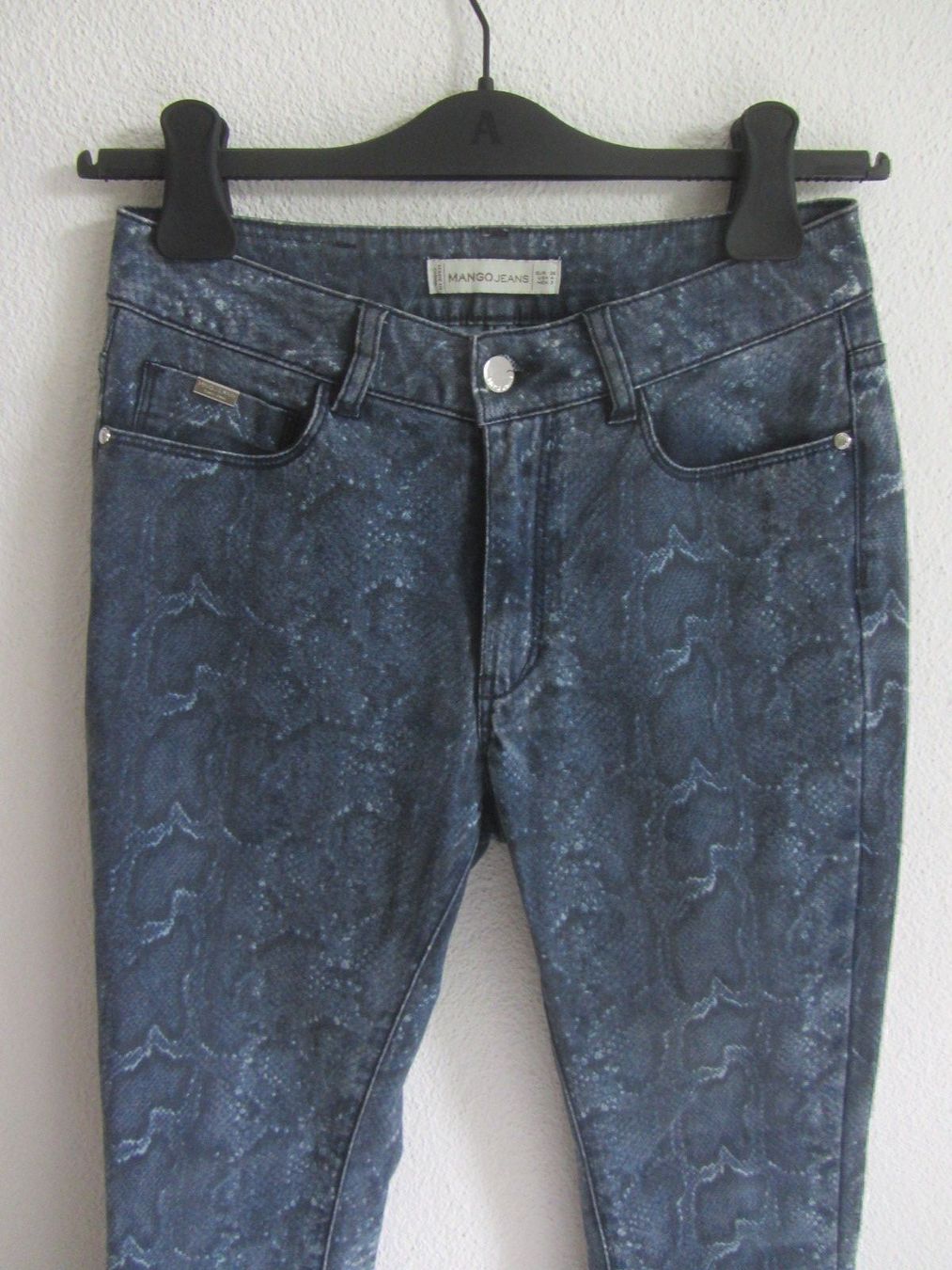 Mango Jeans: MANGO - Skinny Jeans mit Reptil Print 36 – Gebraucht aus Zürich von Diazaio 1