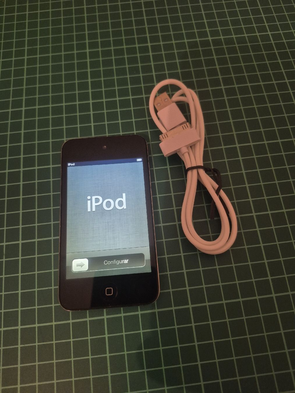 Apple Tragbarer Mediaplayer: Apple iPod Touch 4th Generation 8GB - Great for Summer! – Gebraucht aus Meyrin von Retro-GZ
