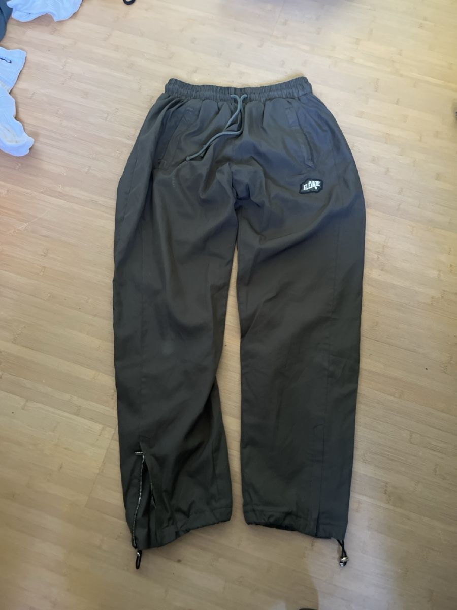 Pantaloni: Elevate Nylon Olivgrüne Hose – Usato da Zürich venduto da dim_58lk