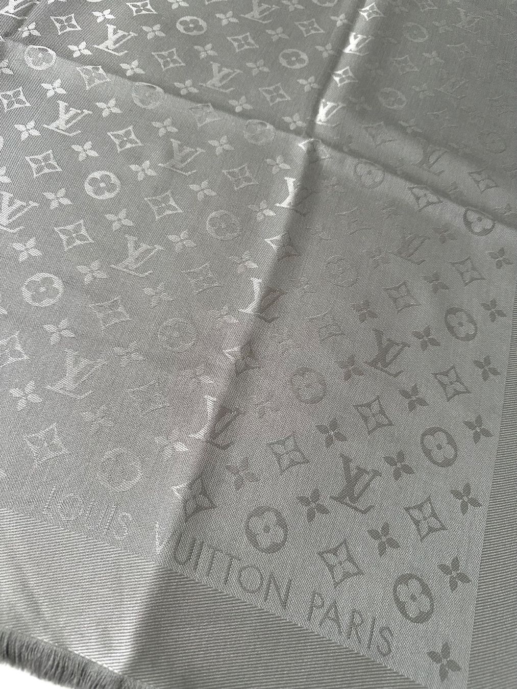 Louis Vuitton Foulard & Sciarpe: Louis Vuitton stola – Nuovo (secondo la descrizione) da Pregassona venduto da Reluxuryspace 3