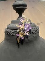 Vintage Blumenbrosche/Anhänger mit lila Steinen