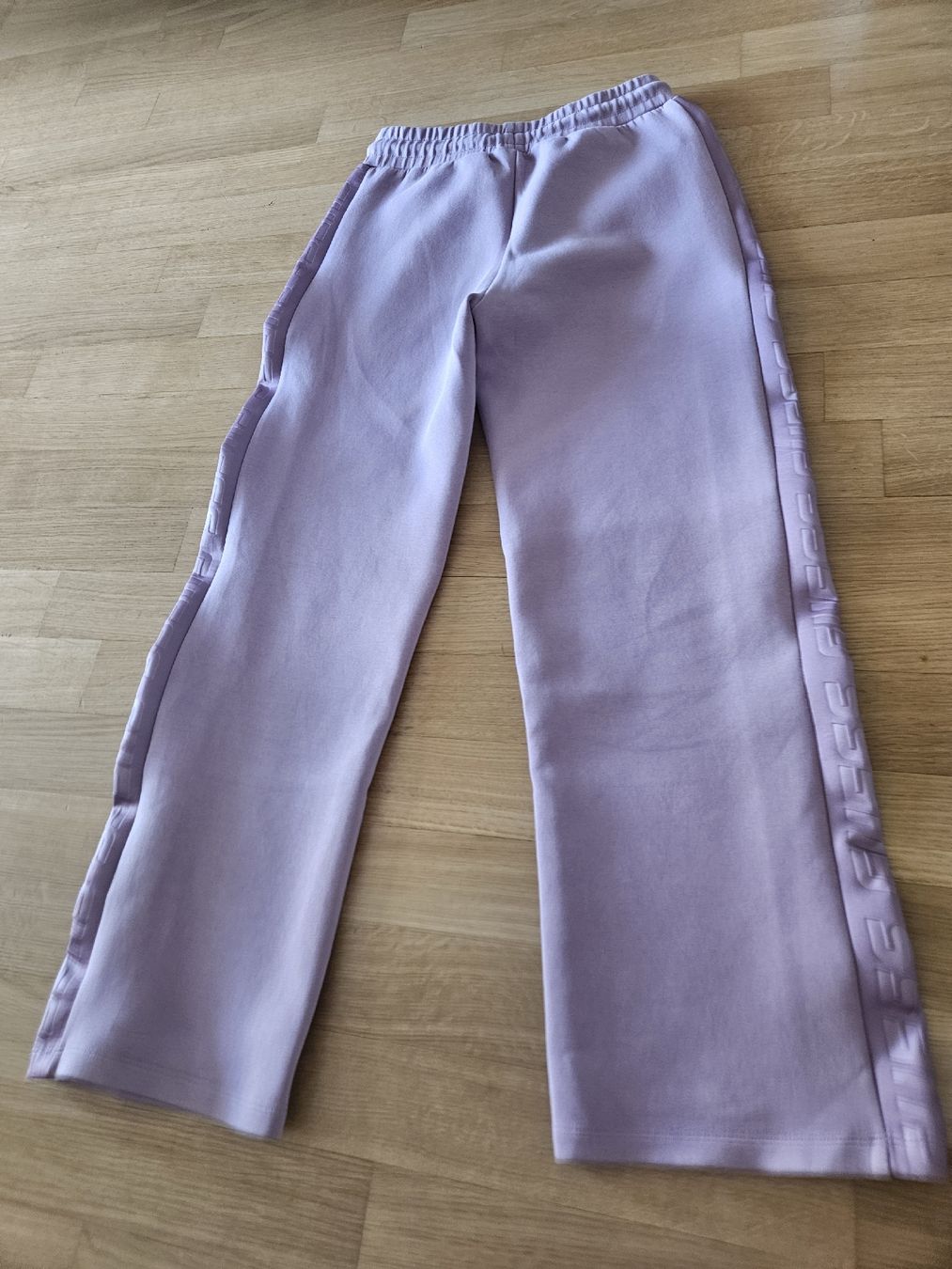 Guess Pantaloni: jogginghose von Guess – Nuovo (secondo la descrizione) da Luzern venduto da Dan_8m79