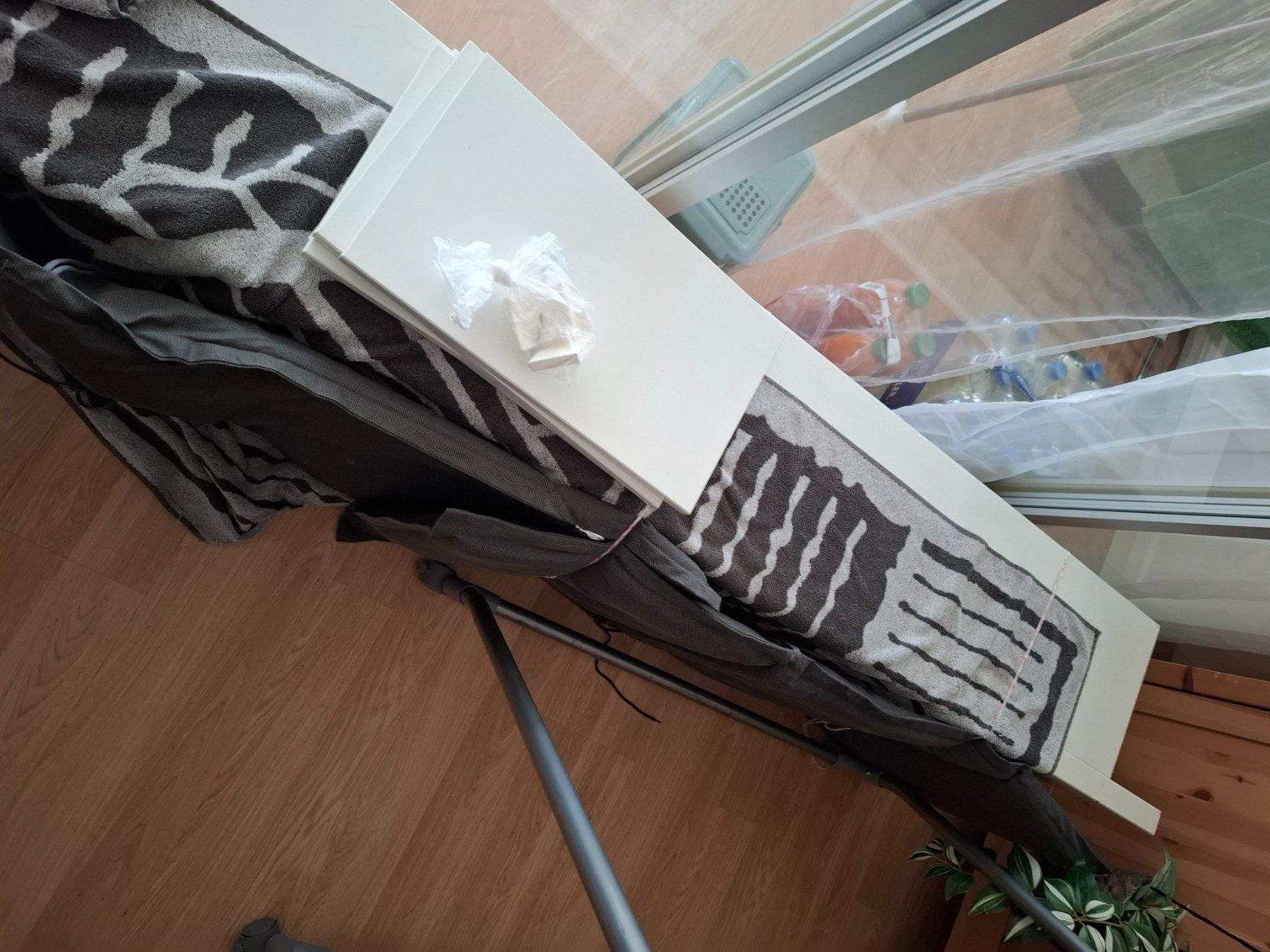 Armadietti a specchio: Hemnes IKEA Hochschrank mit Spiegeltür – Usato da Olten venduto da Winni6 4
