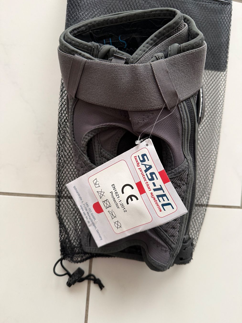 3M Protezioni & Imbottiture: Neue Knieschoner Ion Gr.M – Nuovo e nell'imballaggio originale da Biel-Benken BL venduto da Sahra1 1