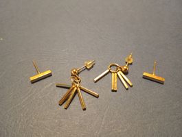 Ein Set goldfarbener Ohrstecker. 2 Stk.