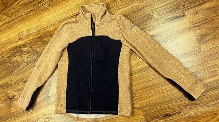 Fast neuwertige Sweatjacke mit Wattierung Gr 134