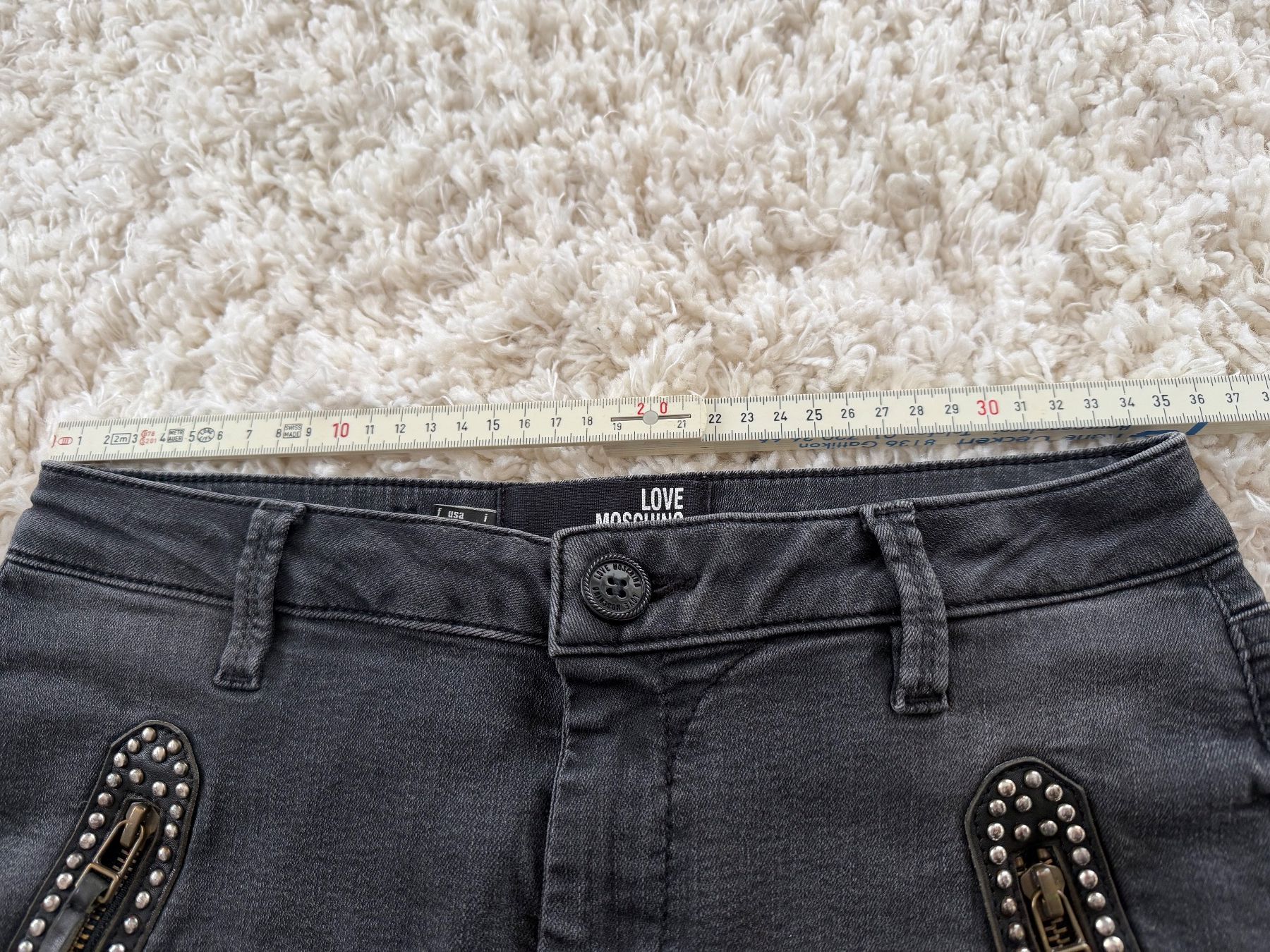 Moschino Jeans: Moschino jeans, size S – D'occasion à Zollikon par ele_7bmr 2
