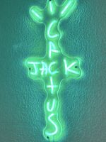 Grüne Cactus Jack Neonleuchte auf transparentem Sockel